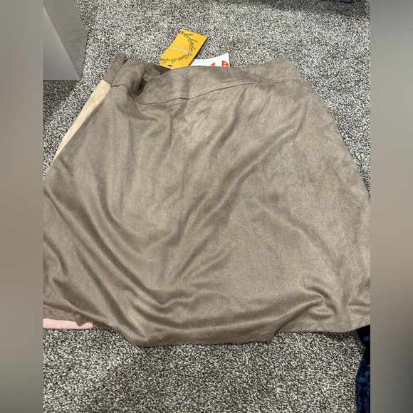 NWT Color block suede skirt- multiple sizes! - Picture 3 of 4